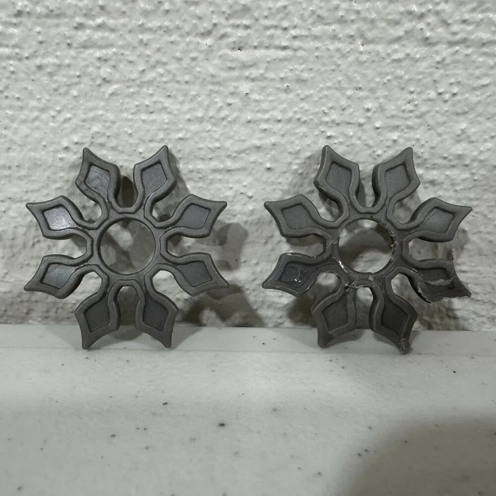 2012 TMNT Leonardo Shell Throwing Spikes Shuriken Weapon Accessory Lot of 2